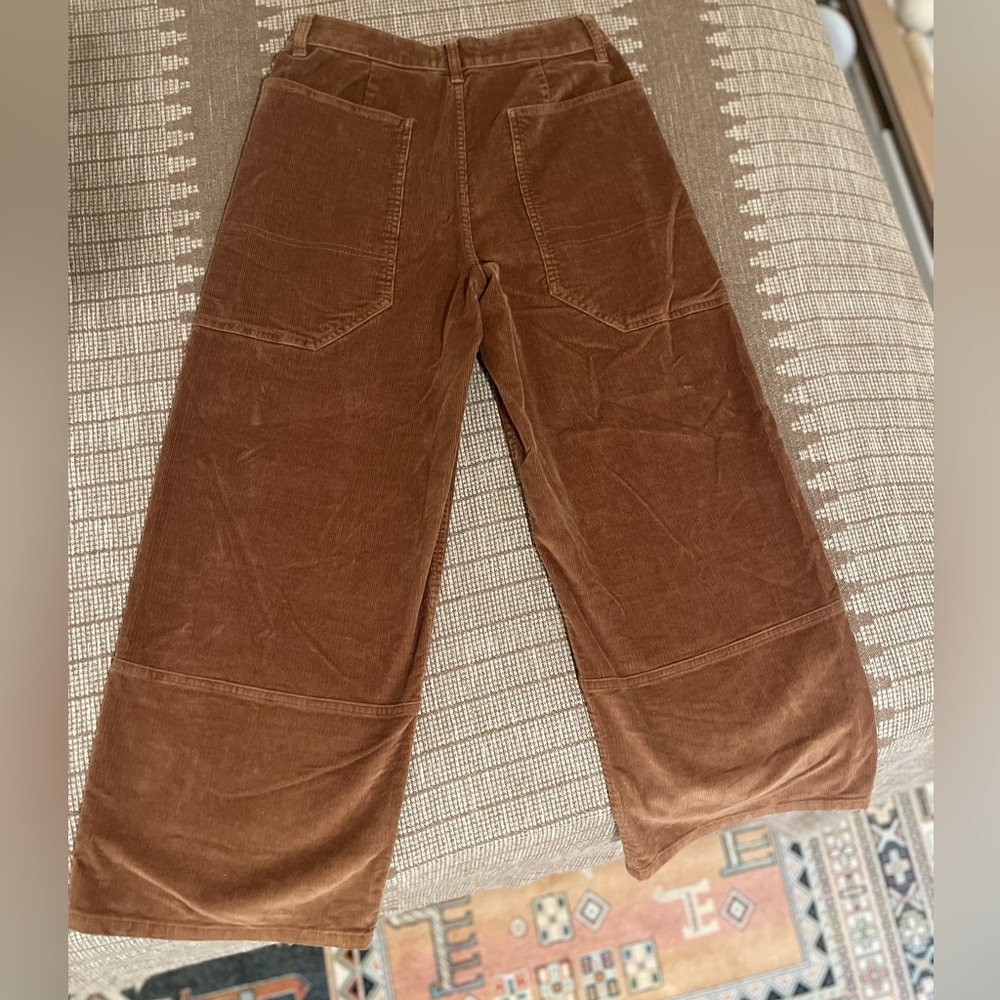 Everlane Corduroy Gardener Pant, brown. Size 6. - Picture 3 of 3